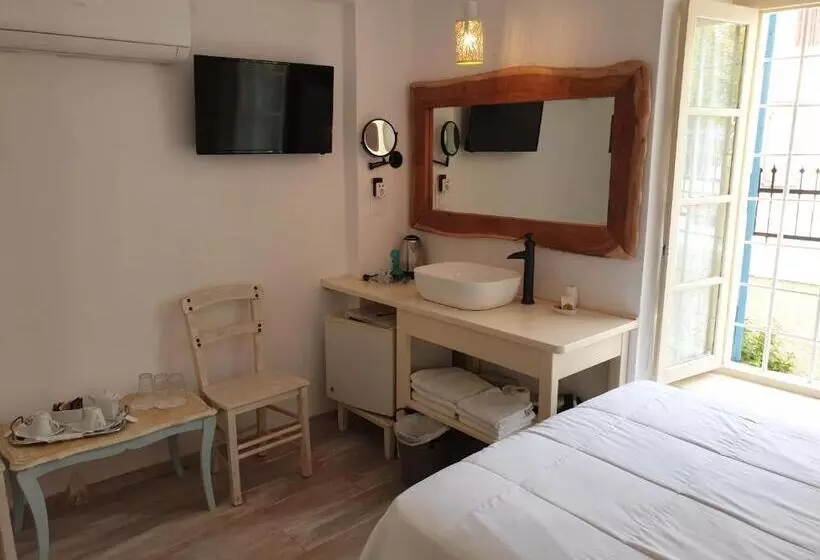 Deluxe Kolmen Hengen Huone, Galaxa Mansion