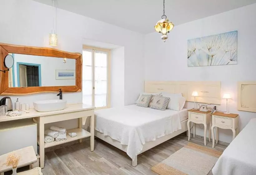 Deluxe Kolmen Hengen Huone, Galaxa Mansion