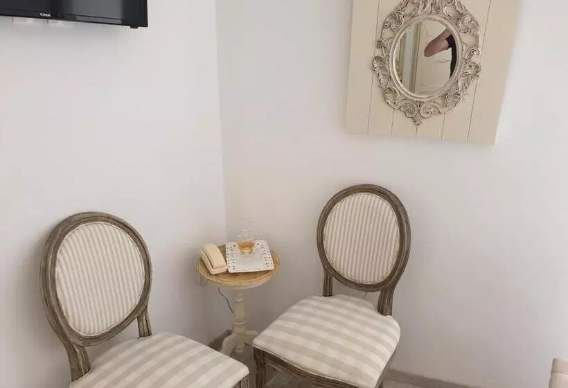 Deluxe Kolmen Hengen Huone, Galaxa Mansion