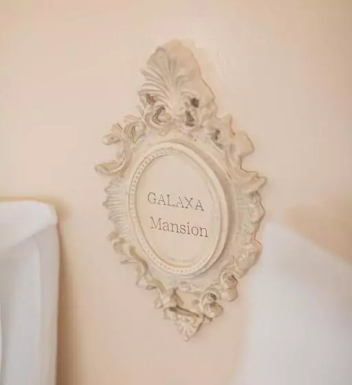 Deluxe Neljän Hengen Huone, Galaxa Mansion
