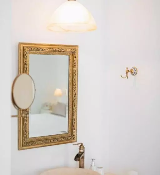 Deluxe Neljän Hengen Huone, Galaxa Mansion