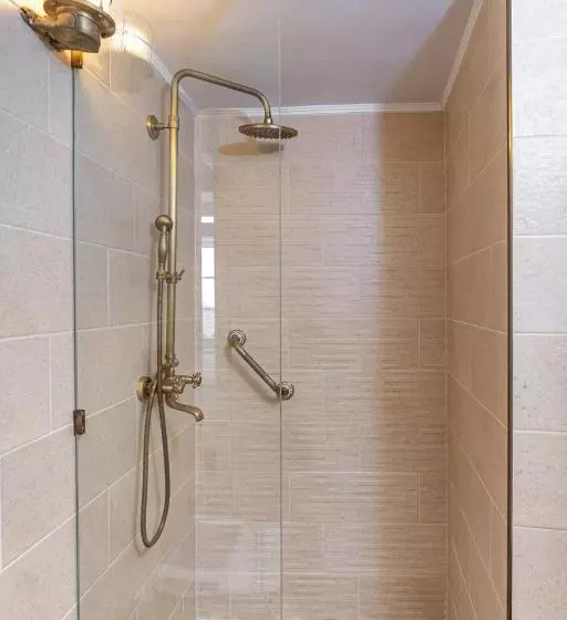 Deluxe Neljän Hengen Huone, Galaxa Mansion