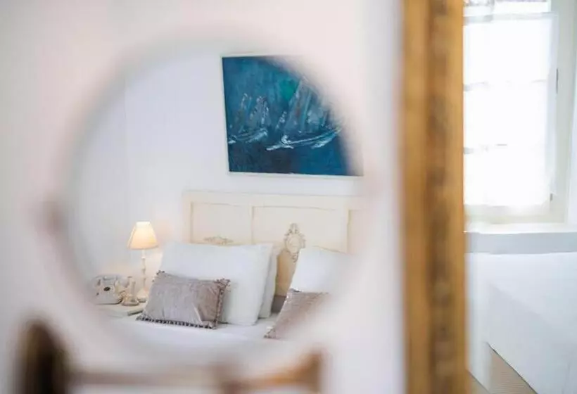 Deluxe Neljän Hengen Huone, Galaxa Mansion