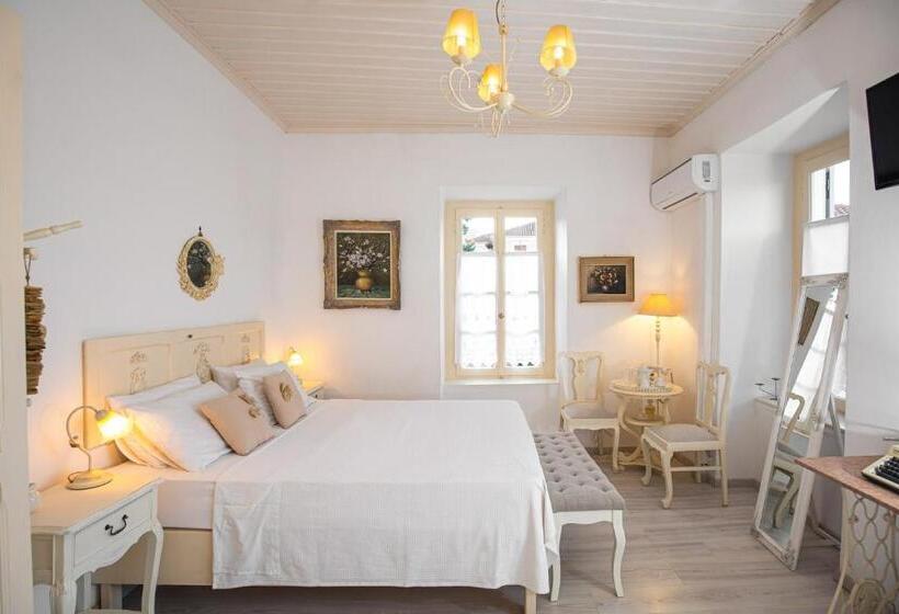 سوییت جونیور با چشم‌انداز دریا, Galaxa Mansion