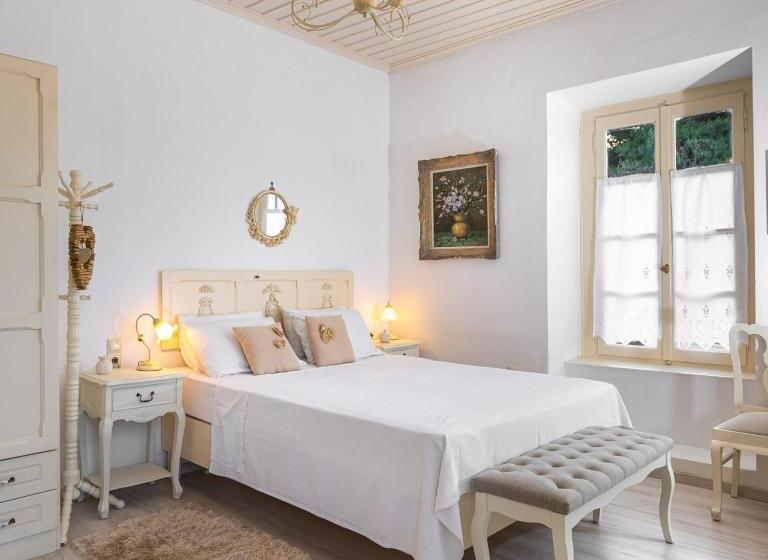 سوییت جونیور با چشم‌انداز دریا, Galaxa Mansion