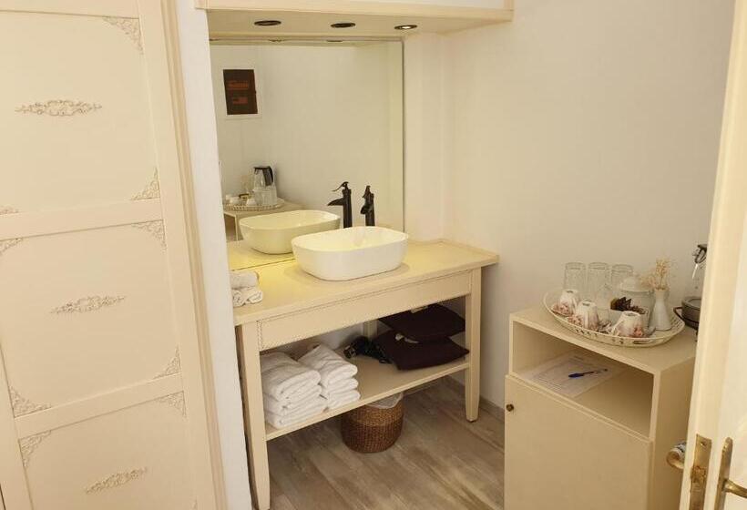 Трехместный Номер Deluxe, Galaxa Mansion