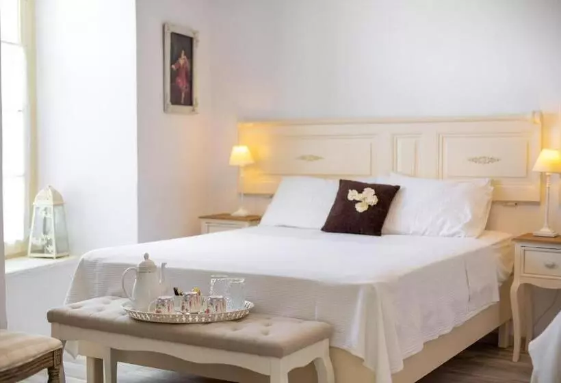 Deluxe Kolmen Hengen Huone, Galaxa Mansion