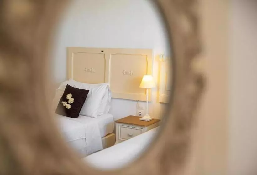 Deluxe Kolmen Hengen Huone, Galaxa Mansion