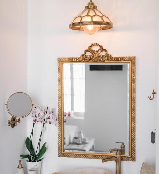 سوییت جونیور با چشم‌انداز دریا, Galaxa Mansion