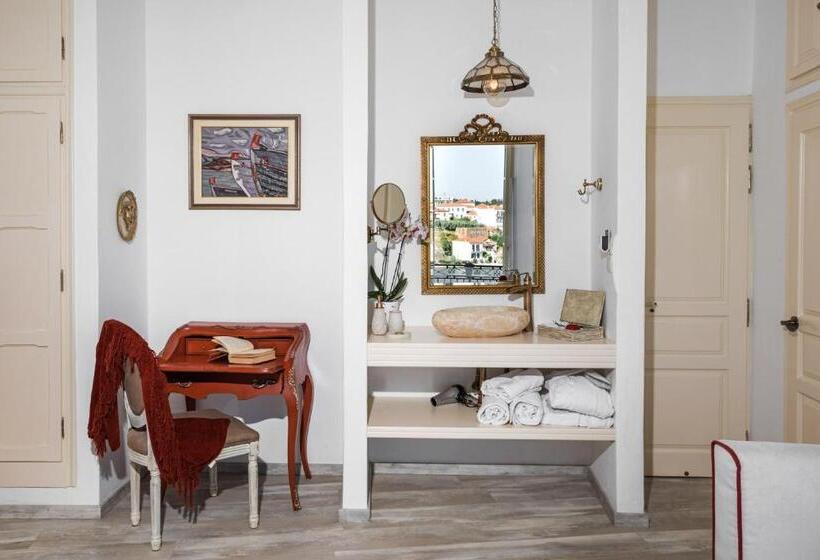 سوییت جونیور با چشم‌انداز دریا, Galaxa Mansion