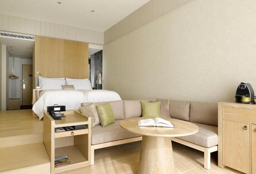 اتاق لوکس با چشم‌انداز دریا, Gloria Manor
