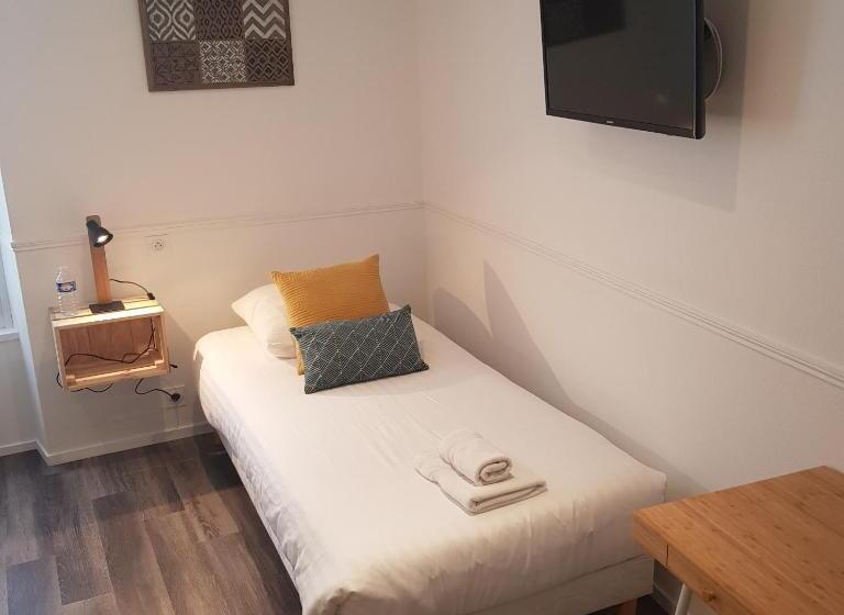 חדר סטנדרט לשלושה, Hôtel Restaurant Le Mulberry Arromanches