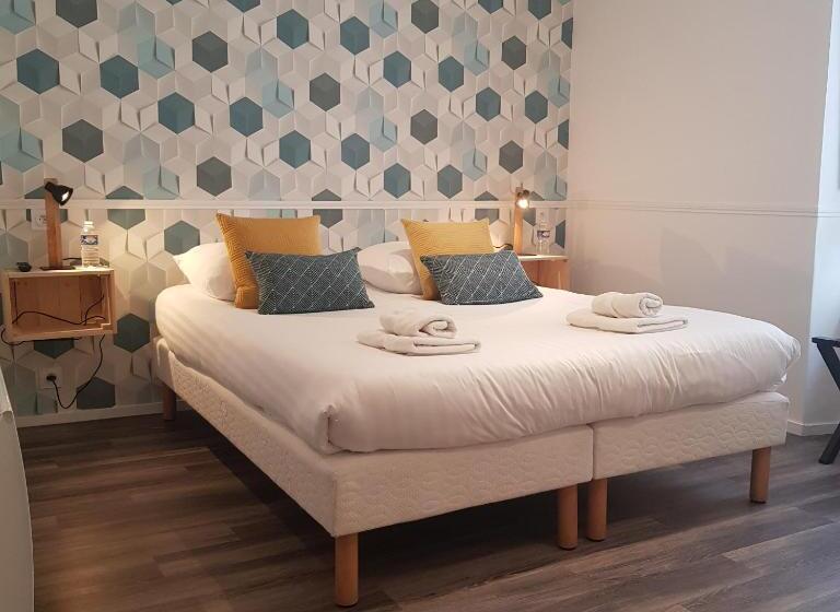 חדר סטנדרט לשלושה, Hôtel Restaurant Le Mulberry Arromanches