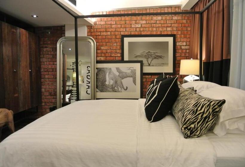 Люкс Кровать Кинг, M Boutique