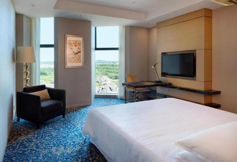 キングサイズベッドのスタンダードルーム, Sheraton Changchun Jingyuetan