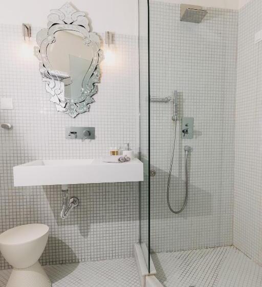 اتاق سوپریور, 5 Hermoupolis Concept Sites