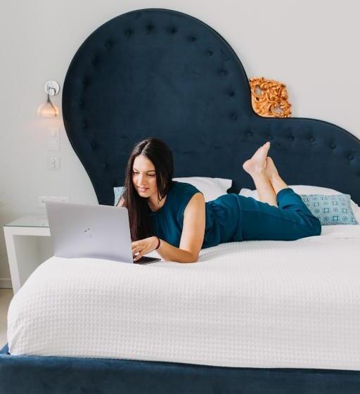 اتاق لوکس, 5 Hermoupolis Concept Sites