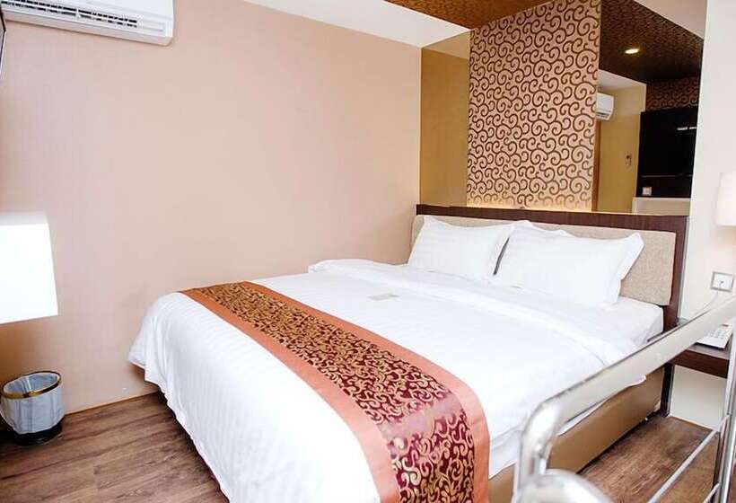 Полулюкс, Favor Hotel Makassar City Center By Life