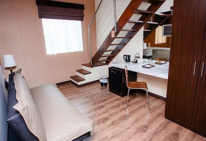 Полулюкс, Favor Hotel Makassar City Center By Life