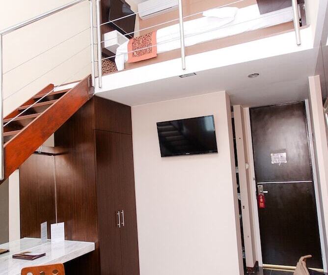 Полулюкс, Favor Hotel Makassar City Center By Life