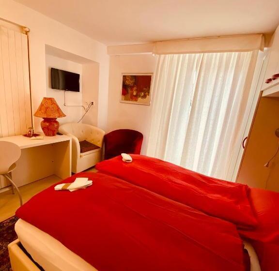 חדר מוזל מקלחת משותפת, Grotto Flora B&b Chambres De Charme