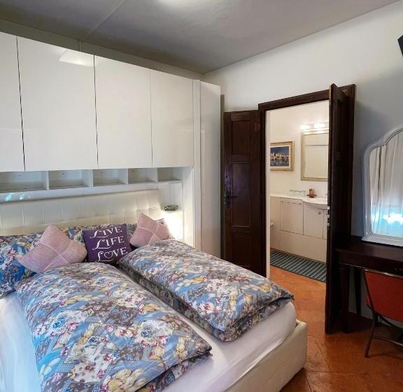 חדר קלאסי, Grotto Flora B&b Chambres De Charme