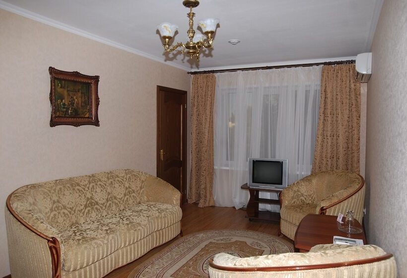 سوییت جونیور, Diana Luxe