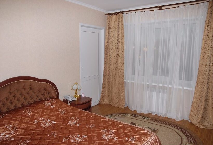 سوییت جونیور, Diana Luxe