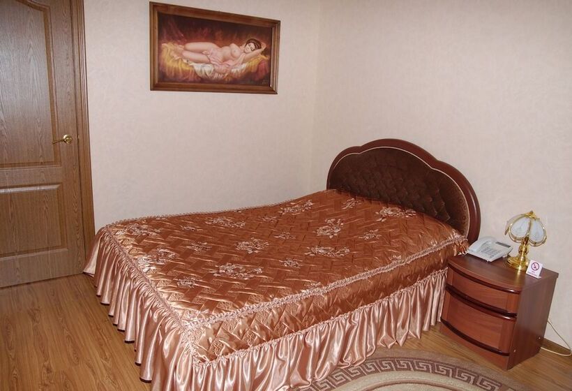 سوییت جونیور, Diana Luxe