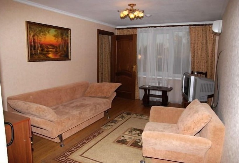 سوییت جونیور, Diana Luxe