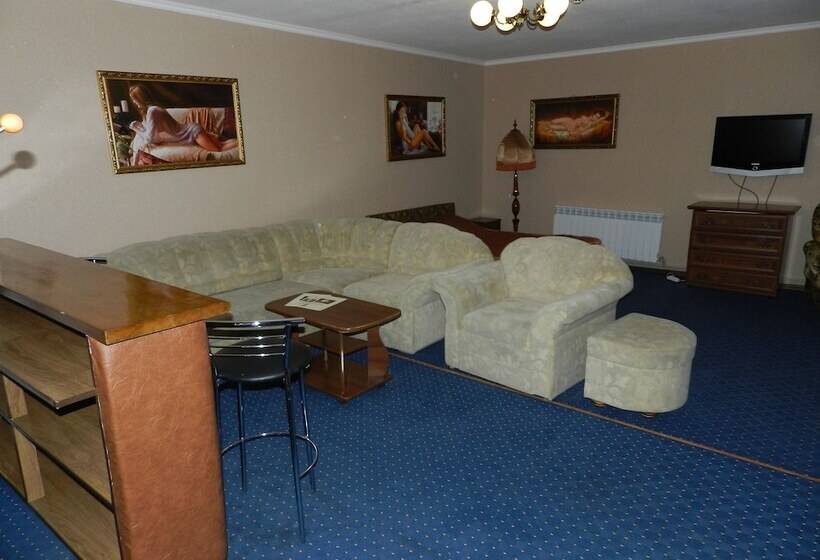 استودیوی استاندارد, Diana Luxe