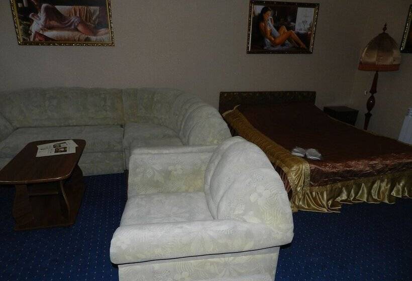 استودیوی استاندارد, Diana Luxe