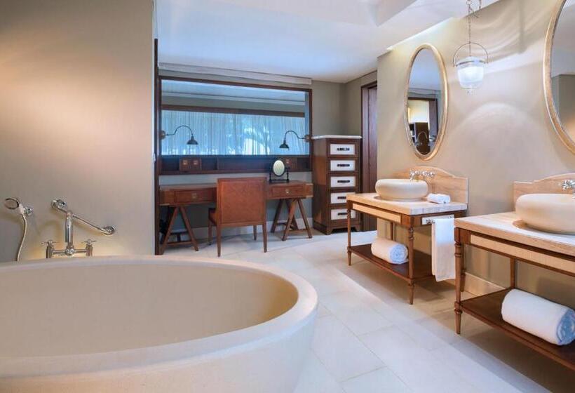 سوئیت جونیور با تخت بزرگ, The St Regis Le Morne Resort, Mauritius