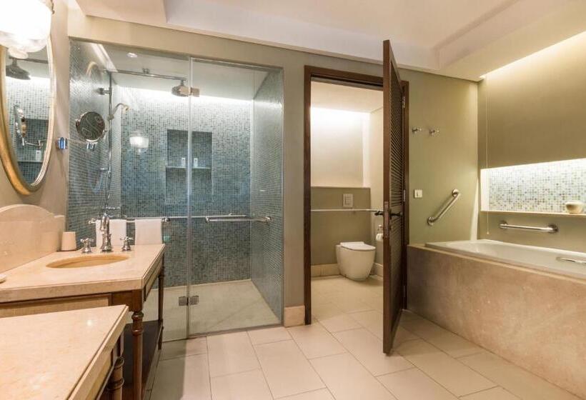 سوئیت جونیور با تخت بزرگ, The St Regis Le Morne Resort, Mauritius