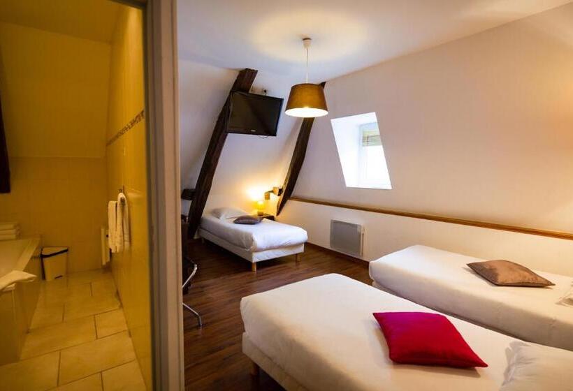 חדר סטנדרט לשלושה, Les Trois Lys