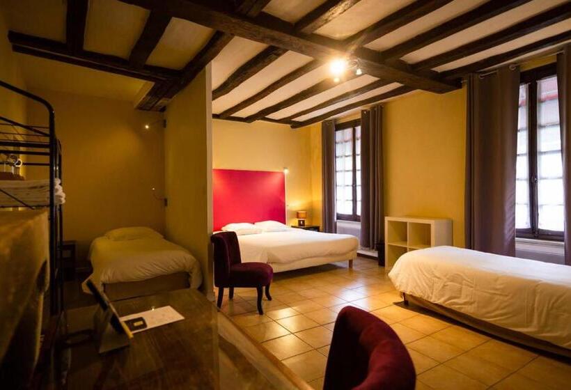 חדר סטנדרט לארבעה, Les Trois Lys