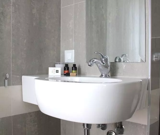 Chambre Standard, Metropolis