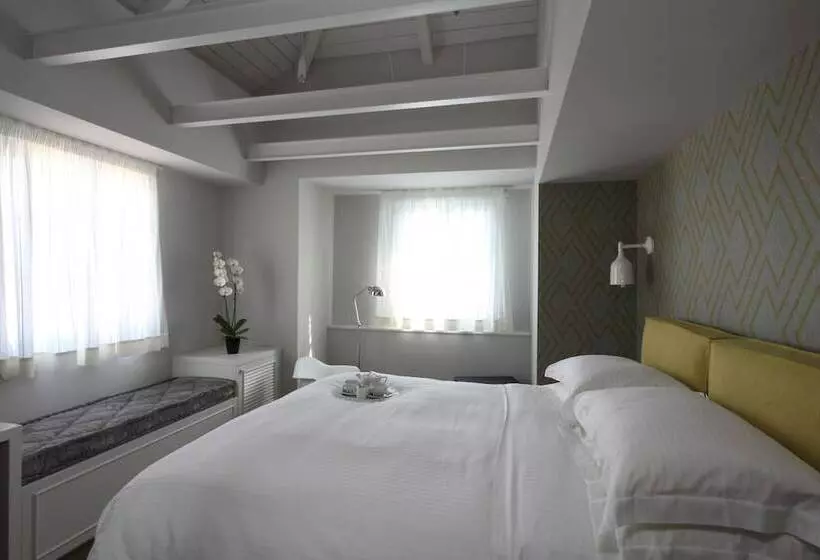 Chambre Executive, Metropolis