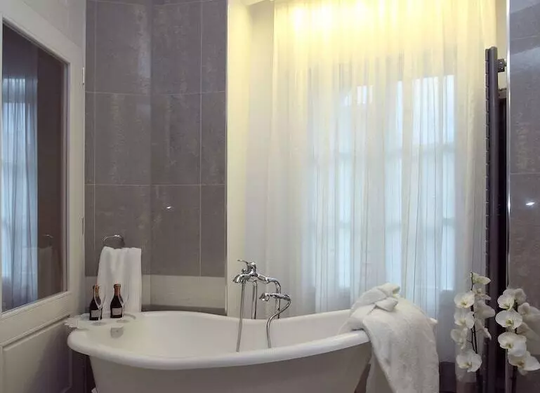 Chambre Deluxe, Metropolis