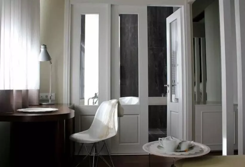 Chambre Deluxe, Metropolis