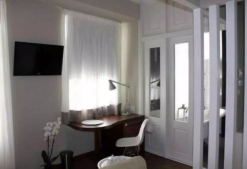 Chambre Deluxe, Metropolis