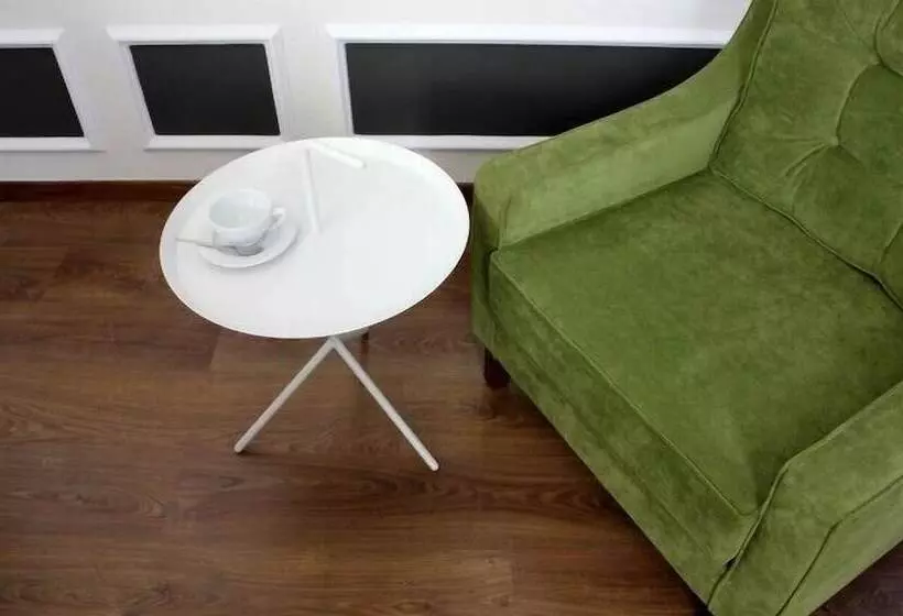 Chambre Deluxe, Metropolis