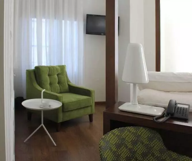 Chambre Deluxe, Metropolis