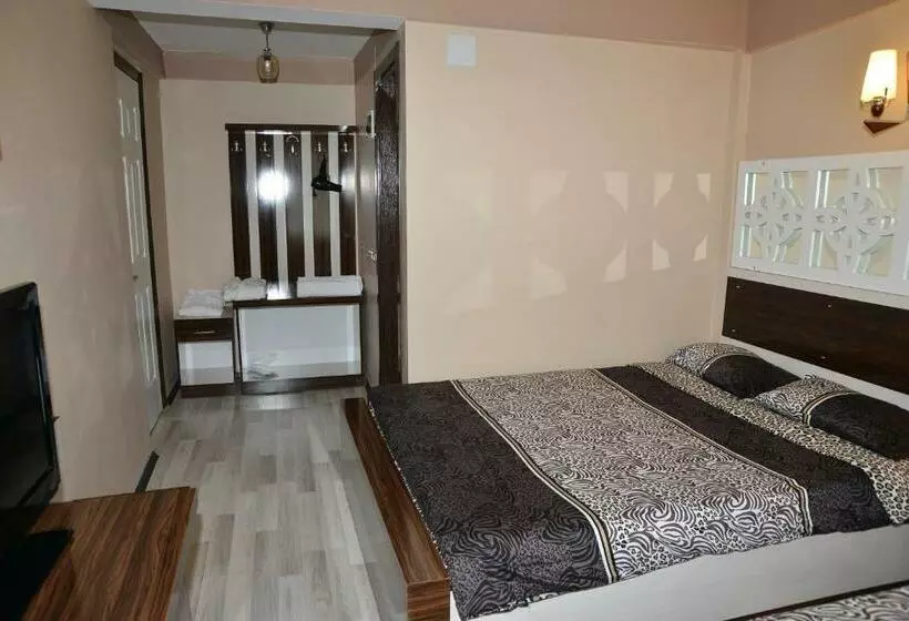 Standard Yhden Hengen Huone Parveke, Ozbay
