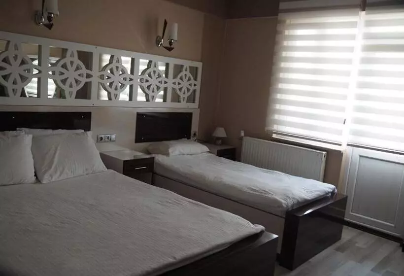 Deluxe Kolmen Hengen Huone, Ozbay