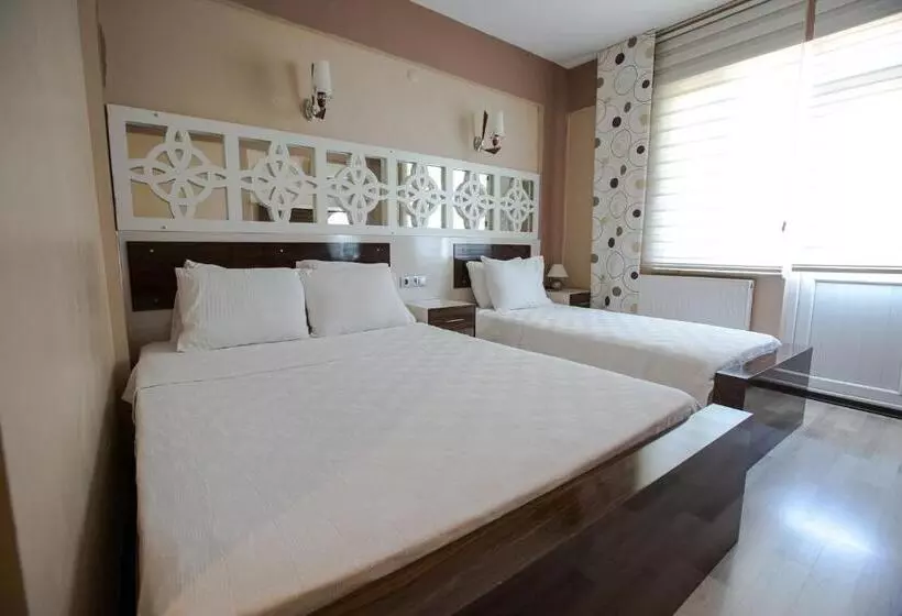 Deluxe Kolmen Hengen Huone, Ozbay