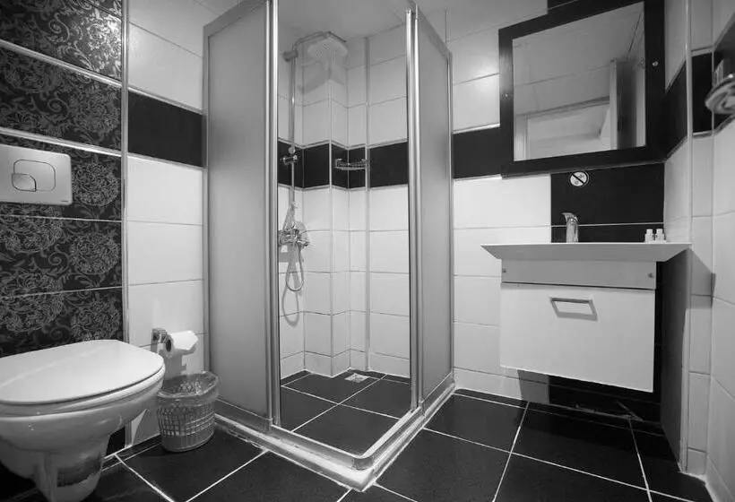 Deluxe Kolmen Hengen Huone, Ozbay