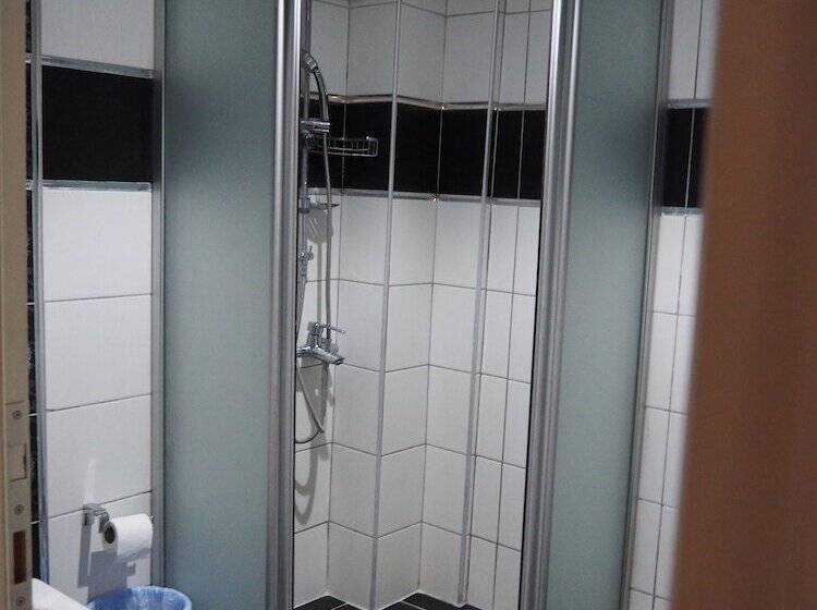 اتاق خانوادگی, Ozbay