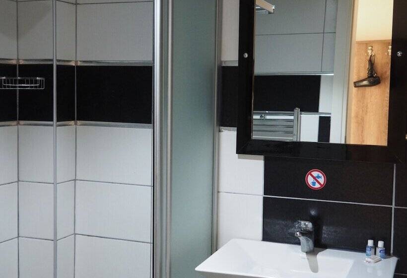 اتاق لوکس سه تخته, Ozbay