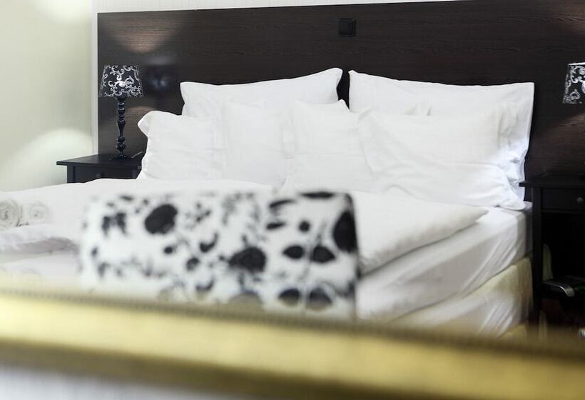 اتاق سوپریور سه تخته, Pytloun Design Self Checkin